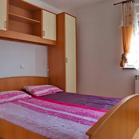 Oliva Turist Apartment Liznjan